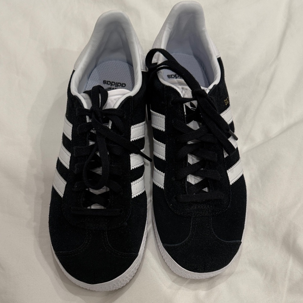 Adidas Kids Gazelle - size US 3.5 Classic Black suede with White